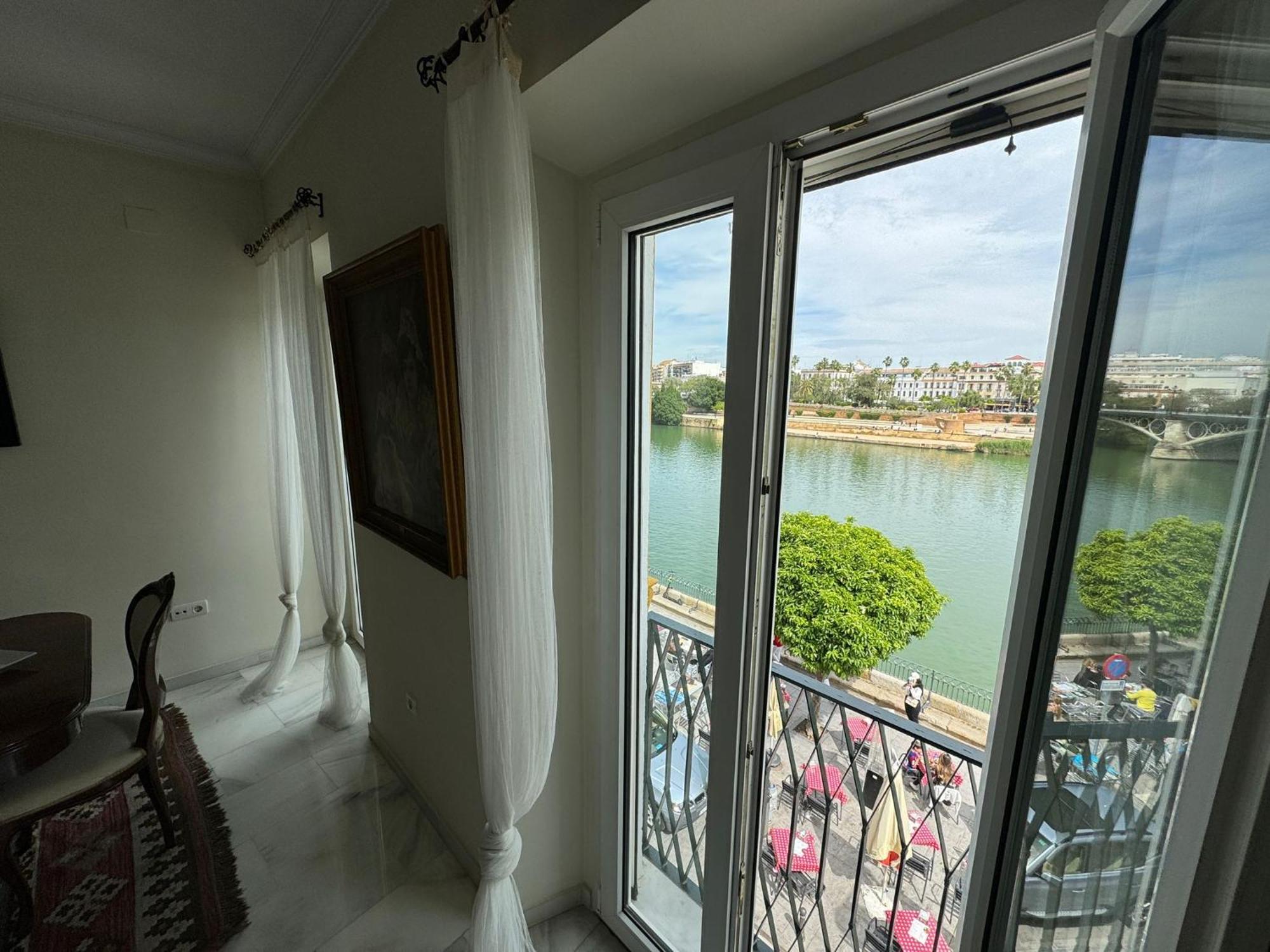 Apartamento Wonderful Duplex In Calle Betis Sevilla Exterior foto