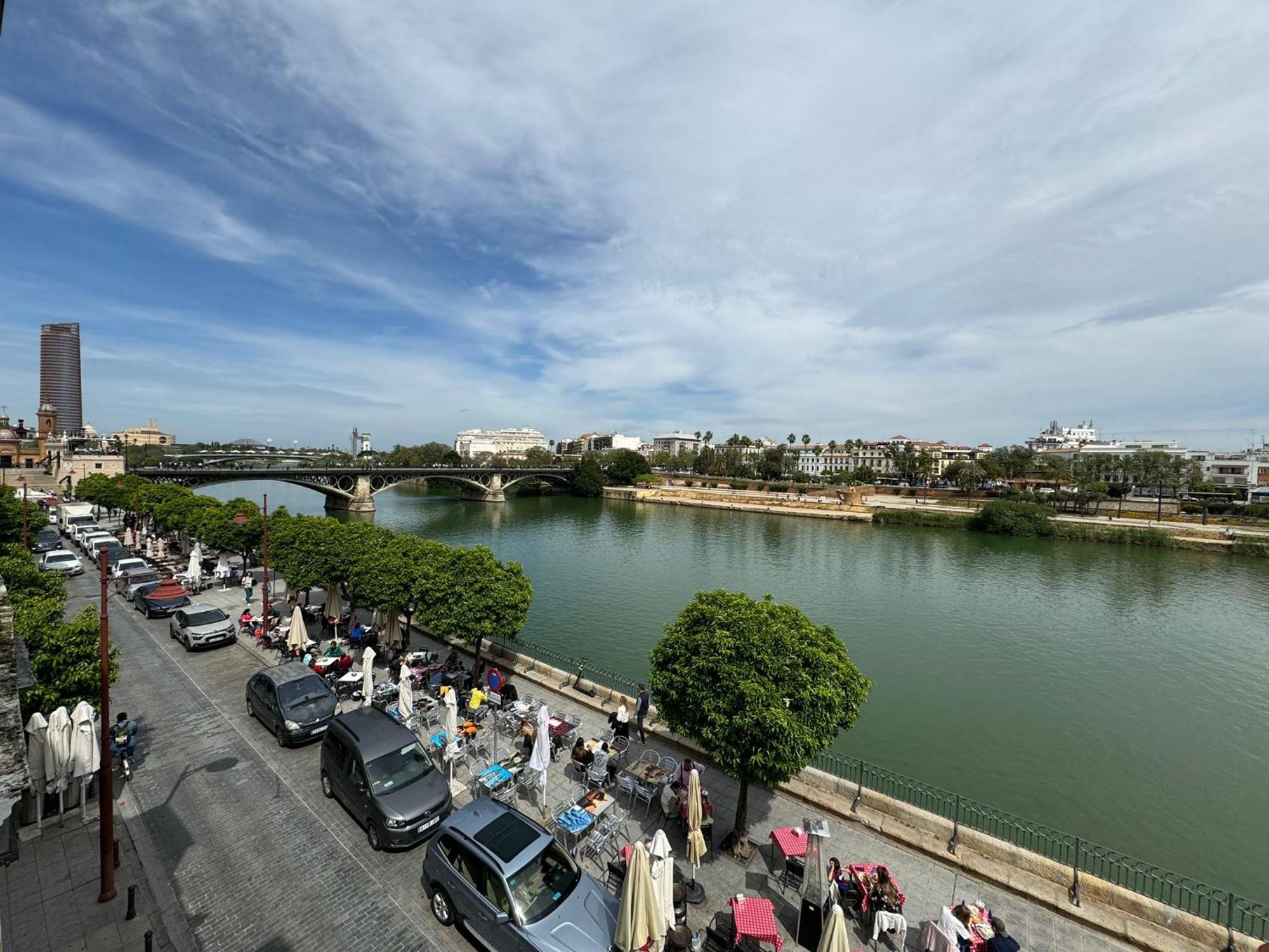 Apartamento Wonderful Duplex In Calle Betis Sevilla Exterior foto