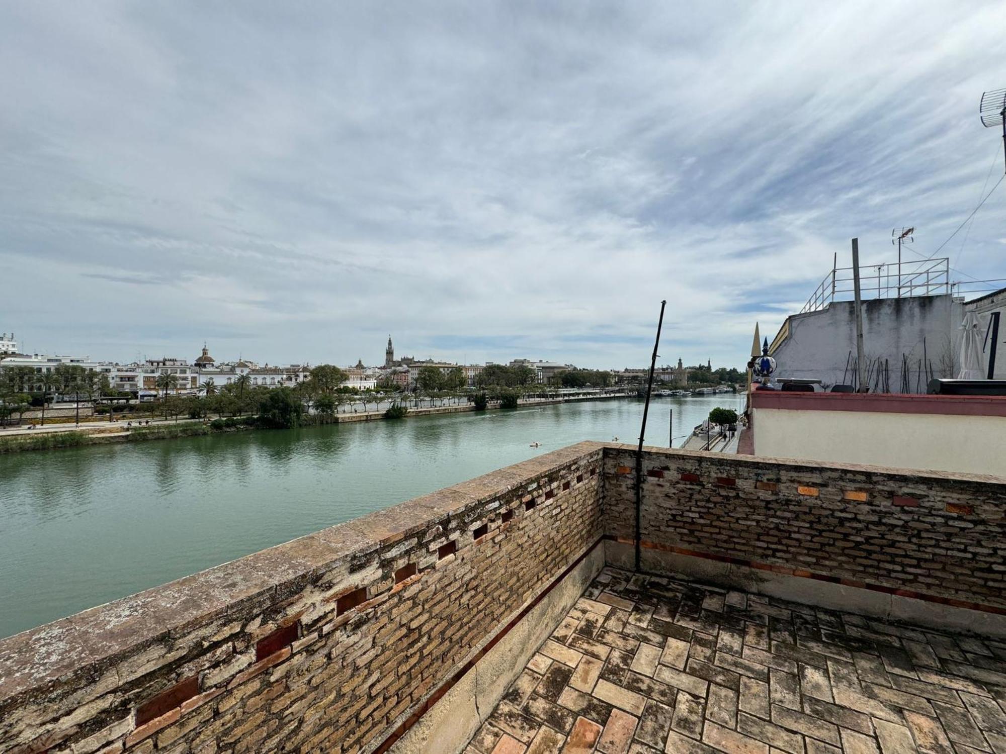 Apartamento Wonderful Duplex In Calle Betis Sevilla Exterior foto