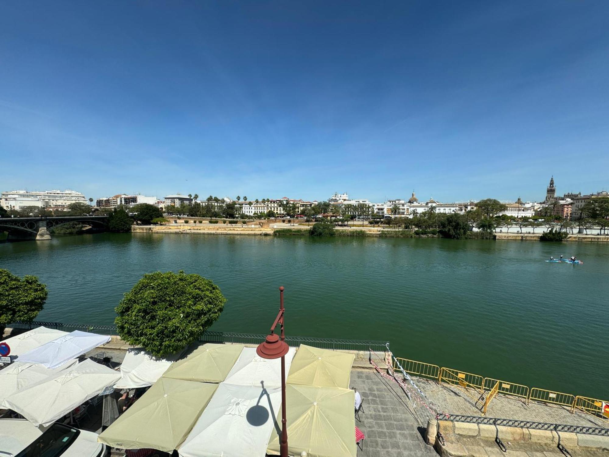 Apartamento Wonderful Duplex In Calle Betis Sevilla Exterior foto